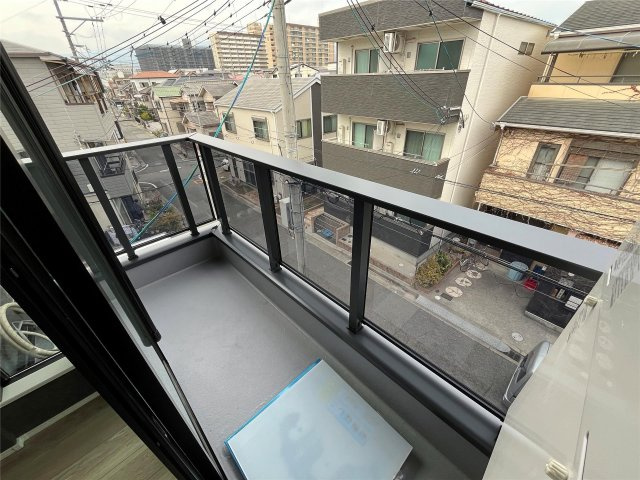 西宮市西福町のアパートのバルコニー