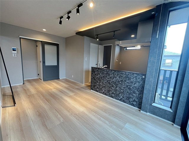 西宮市西福町のアパートの居間・リビング