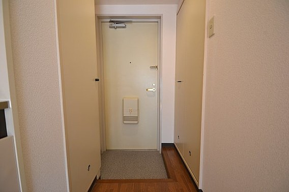 ハーバーヒル大倉山の玄関