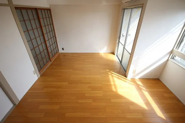 神戸市灘区船寺通５丁目の賃貸マンションの居間・リビング
