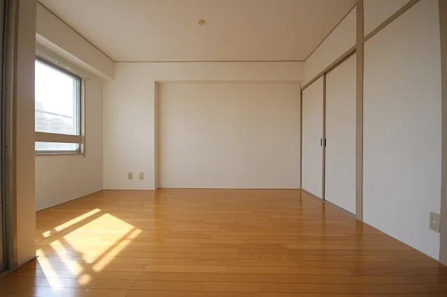 神戸市灘区船寺通５丁目の賃貸マンションの居間・リビング