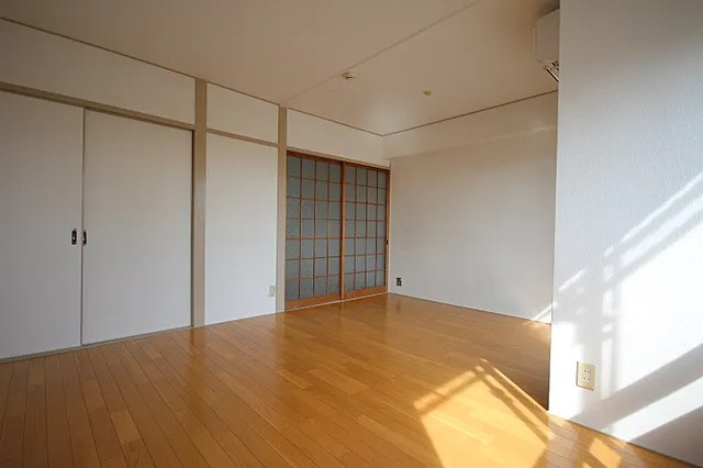 神戸市灘区船寺通５丁目の賃貸マンションの居間・リビング