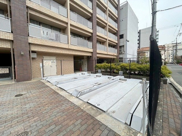 アーバンフラッツ西中島の駐車場