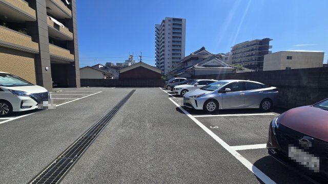 【駐車場】