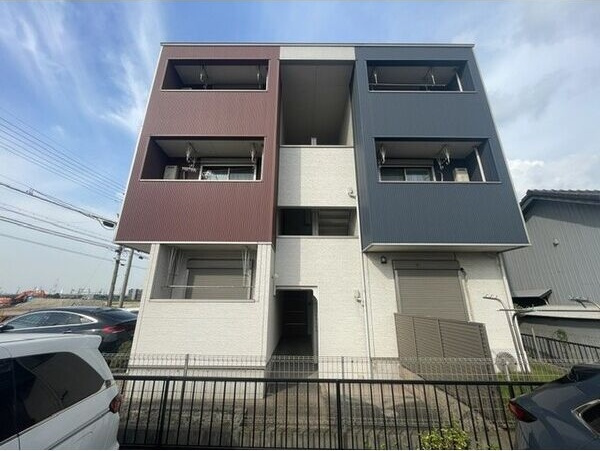 MANAHOUSEのエントランス