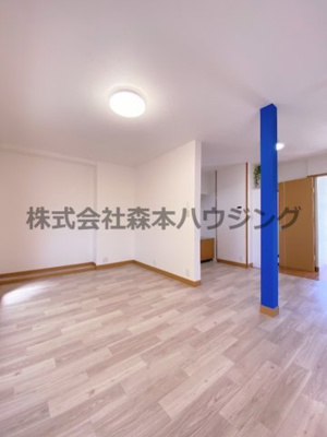 【居間・リビング】 | 　寝屋川市菅相塚町11戸建貸家 | ゆったりとしたリビングです