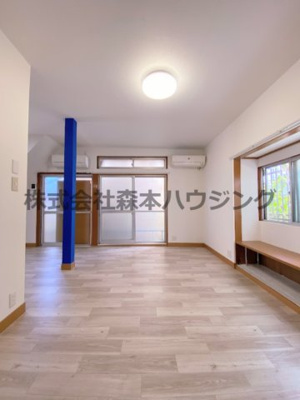 【居間・リビング】 | 　寝屋川市菅相塚町11戸建貸家 | 使いやすいリビングです