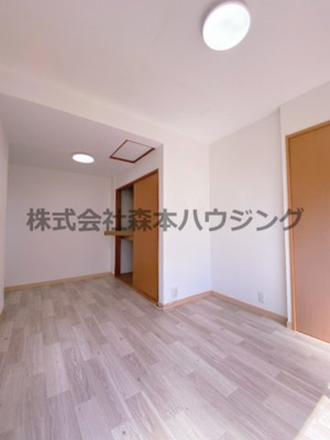 【寝室】 | 　寝屋川市菅相塚町11戸建貸家 | 落ち着いて過ごせるお部屋なので、寝室にいかがでしょうか