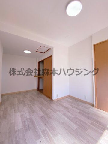 【寝室】 | 　寝屋川市菅相塚町11戸建貸家 | 落ち着いて過ごせるお部屋なので、寝室にいかがでしょうか