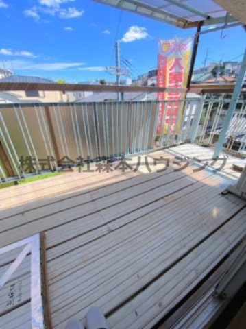 【バルコニー】 | 　寝屋川市菅相塚町11戸建貸家 | 開放的で明るい空間を演出してくれるバルコニーです