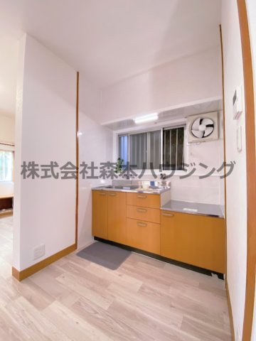 【キッチン】 | 　寝屋川市菅相塚町11戸建貸家 | お料理しやすいキッチンです