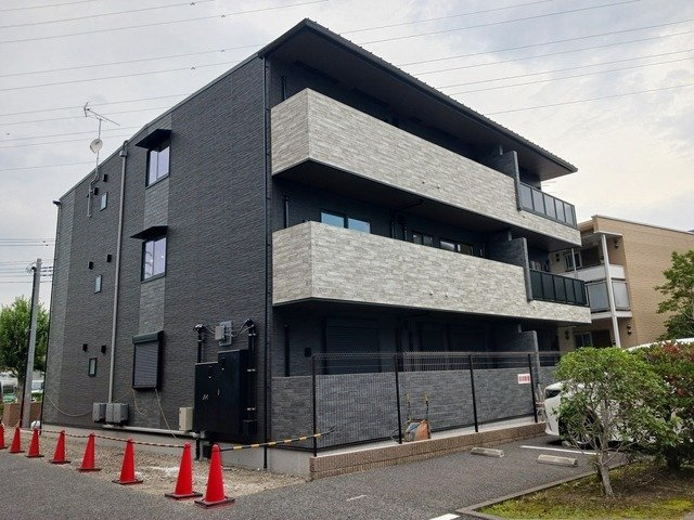 落ち着いた雰囲気の外観です