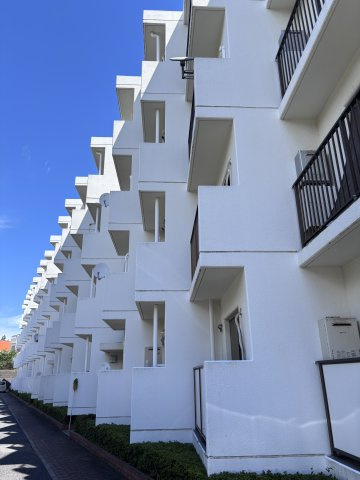 ユーカリハイツ北小金の外観|白くモダンな外観　