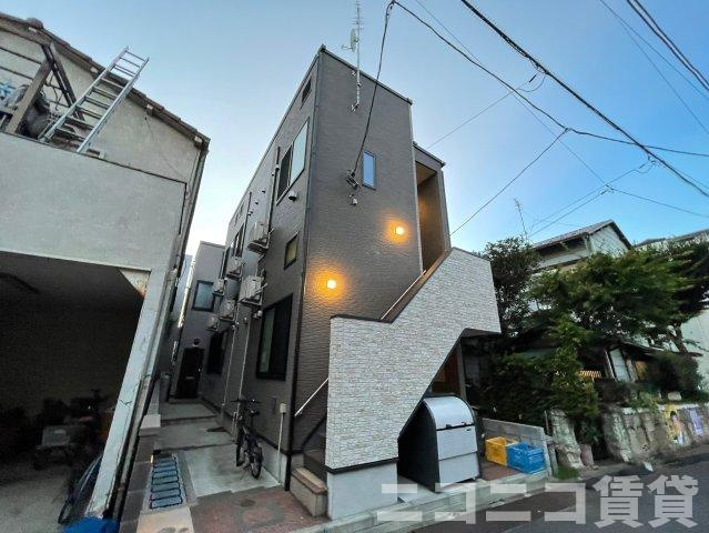 板橋区中丸町のアパートの外観