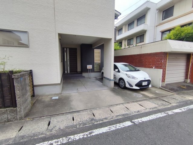 今七丁目貸戸建の駐車場