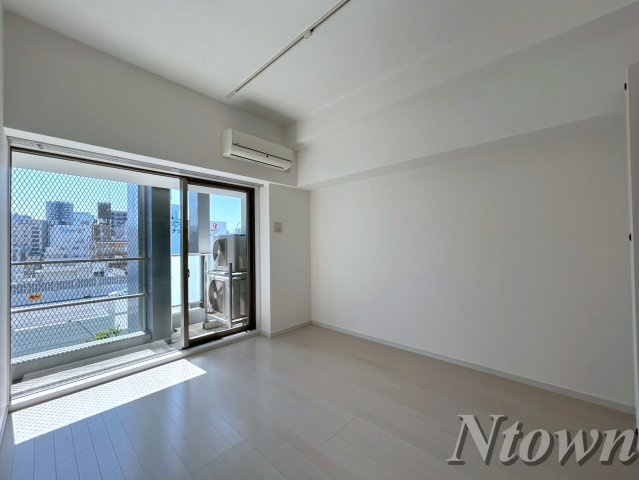 【居間・リビング】 | FIRST RESIDENCE SAKAE(ファーストレジデンス栄) | こちらの居間で趣味の時間をお楽しみください