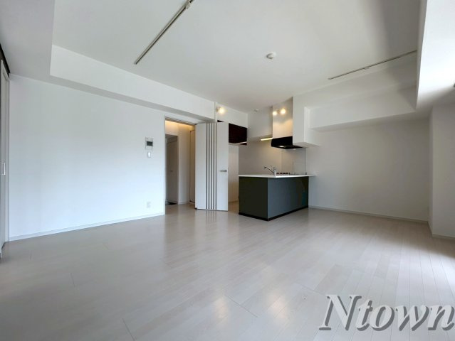 【居間・リビング】 | FIRST RESIDENCE SAKAE(ファーストレジデンス栄) | こちらのリビングで趣味の時間をお楽しみください