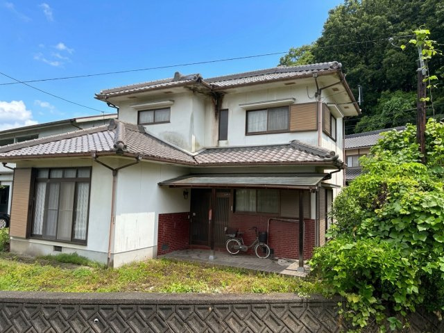 【広島県東広島市安芸津町】落ち着いた街並みで暮らす／木目調が温かい家族の住まい
