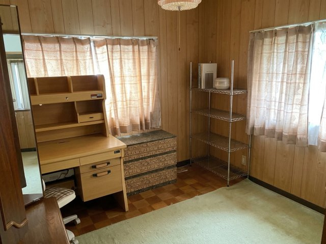 【広島県東広島市安芸津町】落ち着いた街並みで暮らす／木目調が温かい家族の住まいの洋室|【洋室】2階6帖洋室。子ども部屋や趣味の部屋にちょうど良い広さ