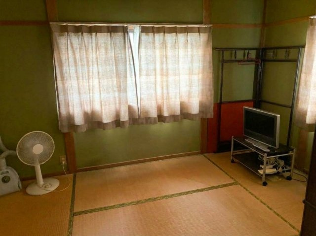 【広島県東広島市安芸津町】落ち着いた街並みで暮らす／木目調が温かい家族の住まいの和室|【和室】主寝室としてゆったり使える独立した2階6帖和室です