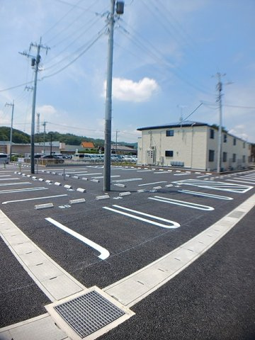 【駐車場】 | パークアクシス藤岡・Ｄ | 駐車場に車を止められます