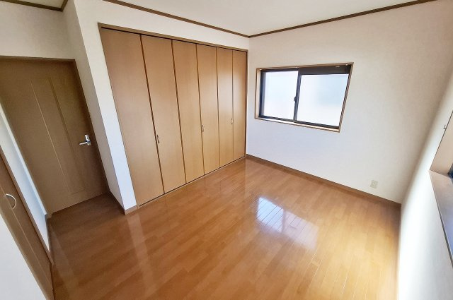 岸和田市尾生町5丁目の子供部屋|洋室2：約7帖。個室としてゆったり使える広さです。