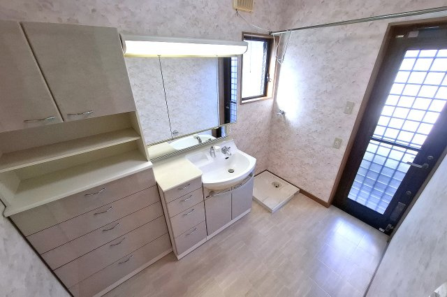岸和田市尾生町5丁目の独立洗面台|洗面室：現況です。別途費用で定額リフォームパック相談可。