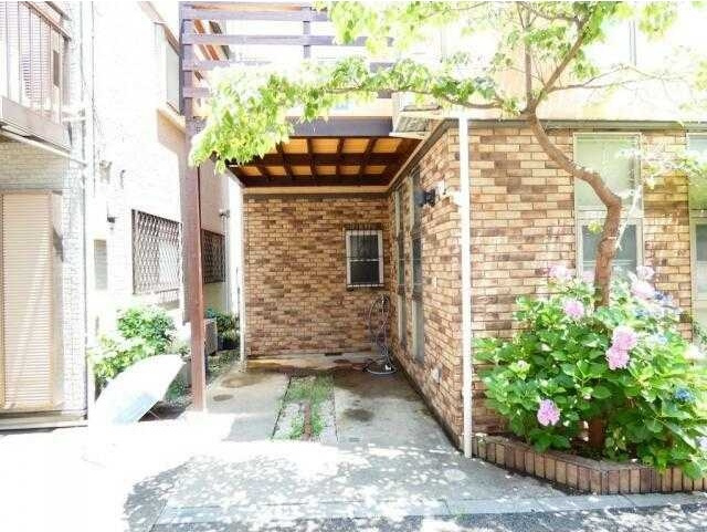千駄木４丁目戸建てのエントランス