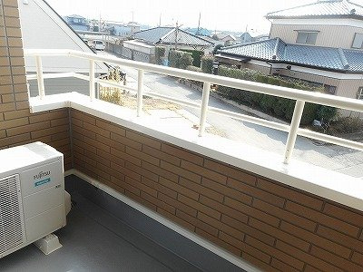 【バルコニー】 | アワー・デライト | バルコニー付きです