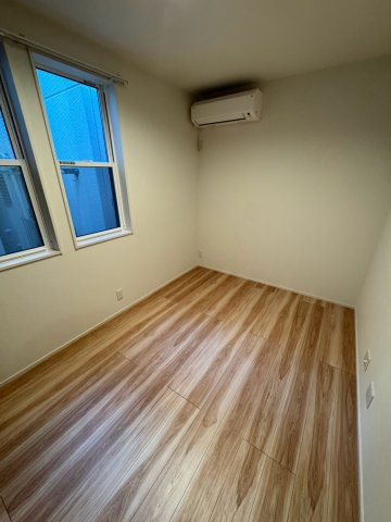 紅梅町戸建の居間・リビング|ゆったり過ごせるリビングです