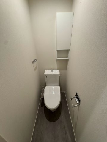紅梅町戸建のトイレ|清潔感のあるトイレです