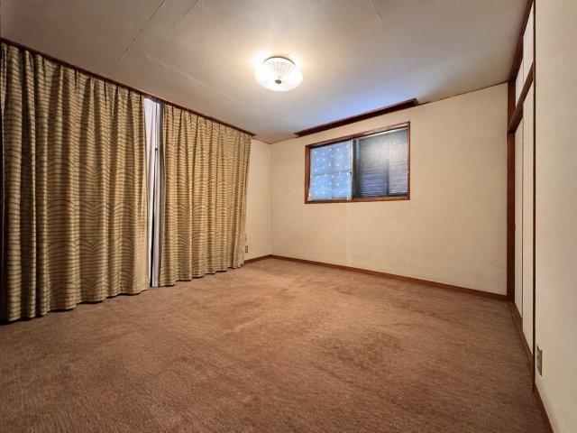 名東区高針台三丁目 中古戸建の洋室|収納付きのゆとりある洋室です。※家具消し加工済