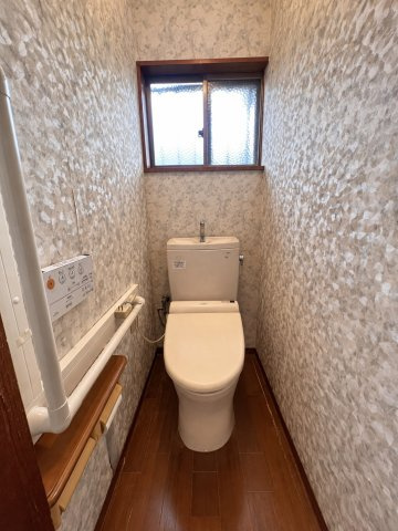 名東区高針台三丁目 中古戸建のトイレ|温水洗浄便座付きのトイレです。
