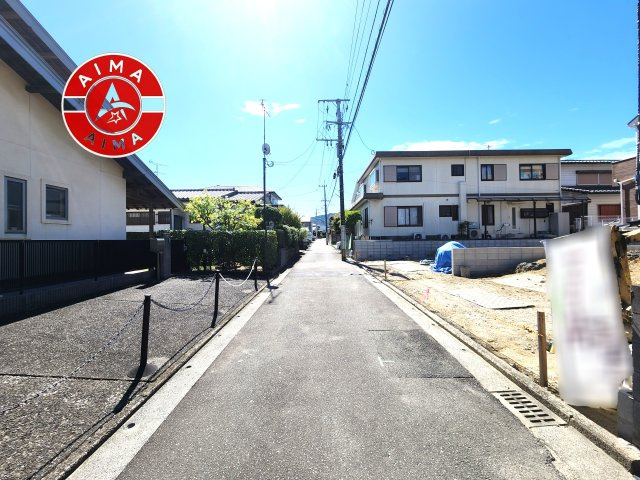 太宰府市都府楼南3丁目第2-2棟（2号棟）の外観|前面道路含む現地の写真です。