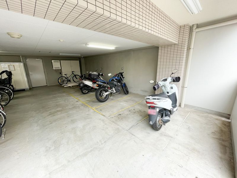 アイディーコート上永谷の駐車場