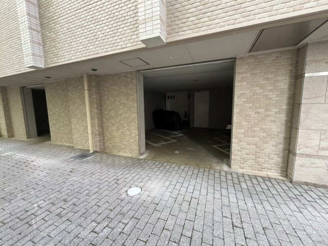 レジュールアッシュ神戸元町のエントランス