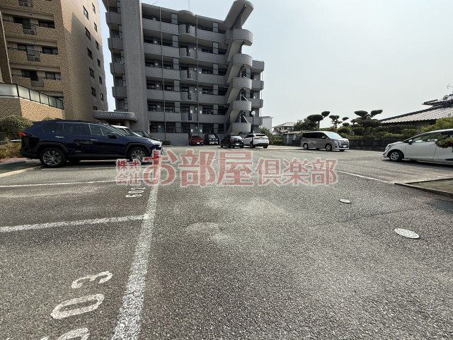 ルネスTANAKAの駐車場|駐車場完備です
