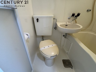 浴室内にトイレがあります☆