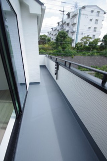 【バルコニー】 | 【仲介手数料無料！！】多摩市聖ヶ丘1丁目　新築戸建て（全1棟）A号棟　5990万円