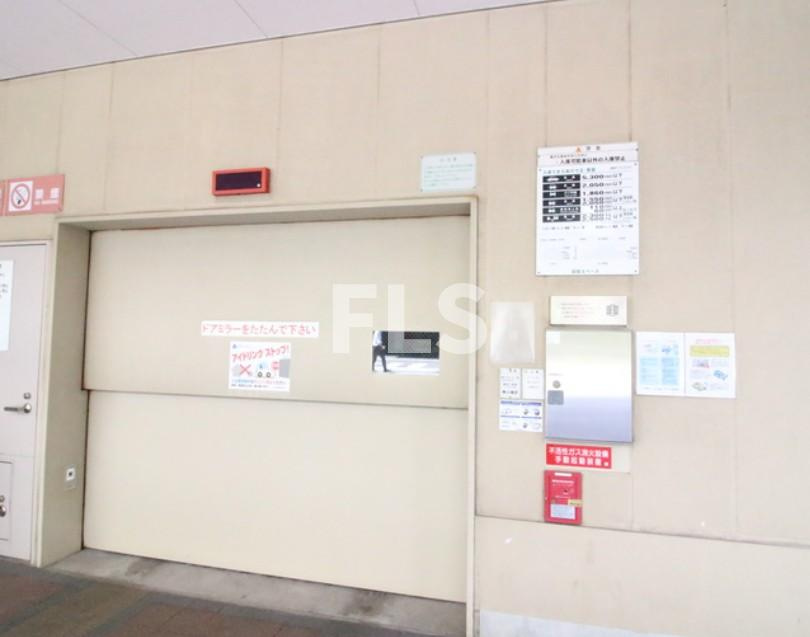 港区西新橋３丁目の賃貸マンションの駐車場