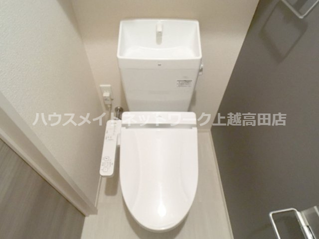 アクシア西本町のトイレ|温水洗浄暖房便座（参考同型アクシア西本町306室内写真）