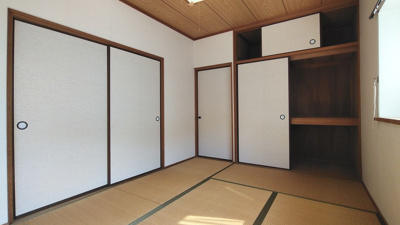 【和室】 | 北広島町有田　５ＬＤＫ戸建て | ◎２Ｆの６帖和室
日当たり良好、収納も充実
※2026年10月ハウスクリーニング予定