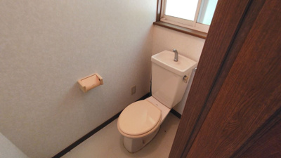 【トイレ】 | 北広島町有田　５ＬＤＫ戸建て | ◎２Ｆの洋式トイレ
※2026年10月ハウスクリーニング予定
