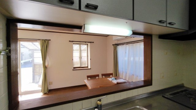 【キッチン】 | 北広島町有田　５ＬＤＫ戸建て | キッチンの対面カウンター
お子様の見守りも安心
※2026年10月ハウスクリーニング予定