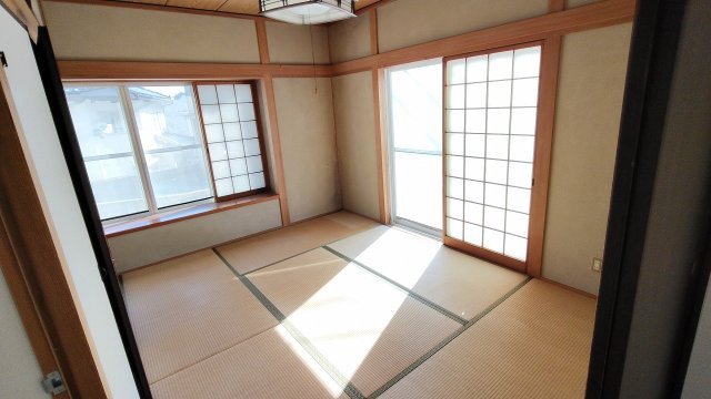 【和室】 | 北広島町有田　５ＬＤＫ戸建て | ◎１Ｆの６帖和室
日当たり良好、収納も充実
※2026年10月ハウスクリーニング予定