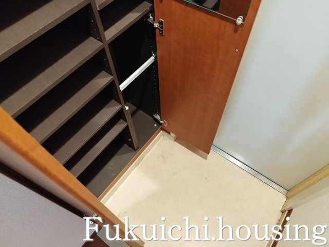 ベルヴュコート世田谷豪徳寺の玄関