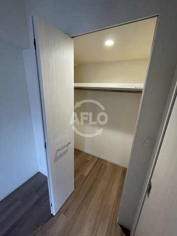 アドバンス西梅田フォルンの収納|アドバンス西梅田フォルン　ウォークインクローゼット