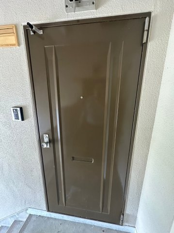 ハイツ一番館の玄関