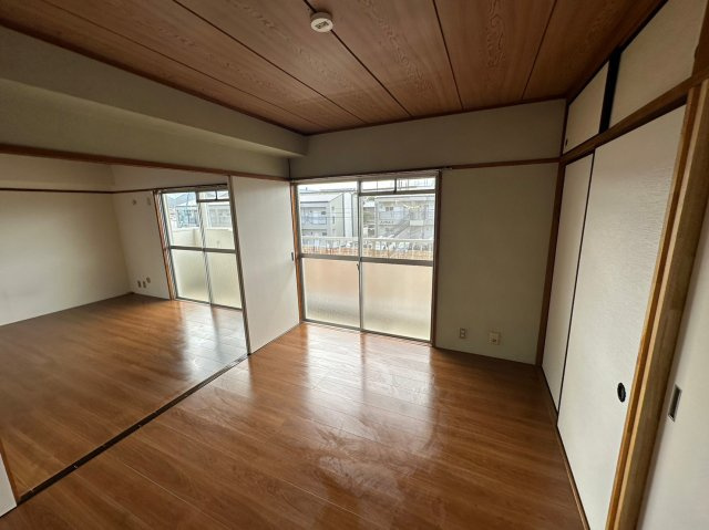 ハイツ一番館の居間・リビング