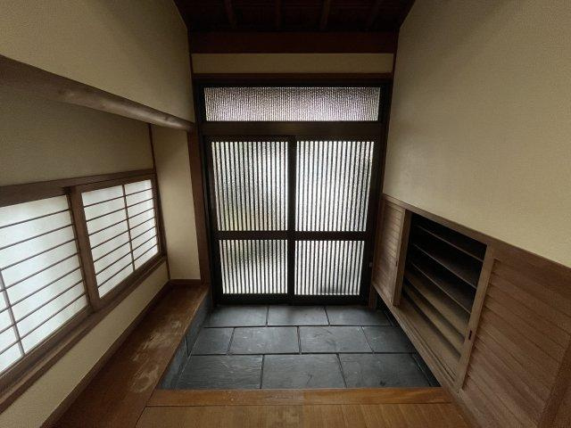志染町戸建の玄関